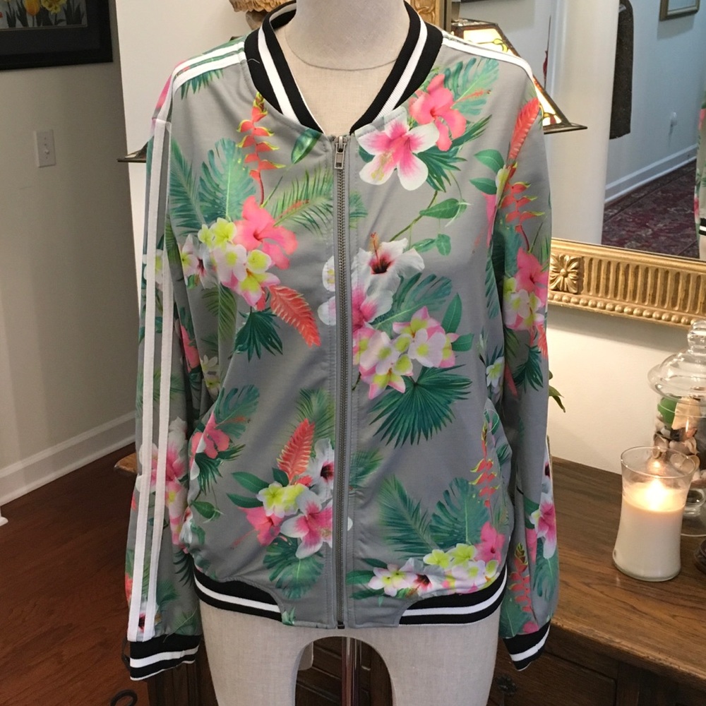SALE‼️Charmed - Picture 2 of 5